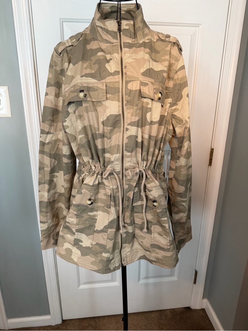 SO Women's Beige & Cream Camo Utility Jacket